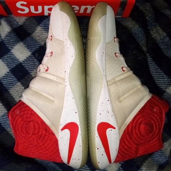 Nike Kyrie 2 Touch Factor Basketball Sneakers Youth - Picture 10 of 14